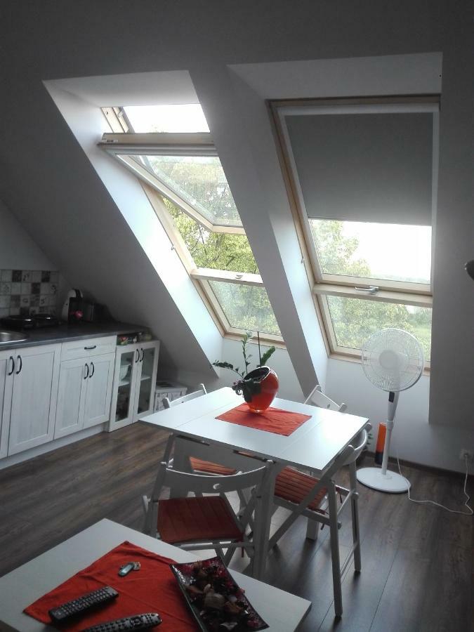 Sky view Condo in Tarnowskie Góry Exterior foto